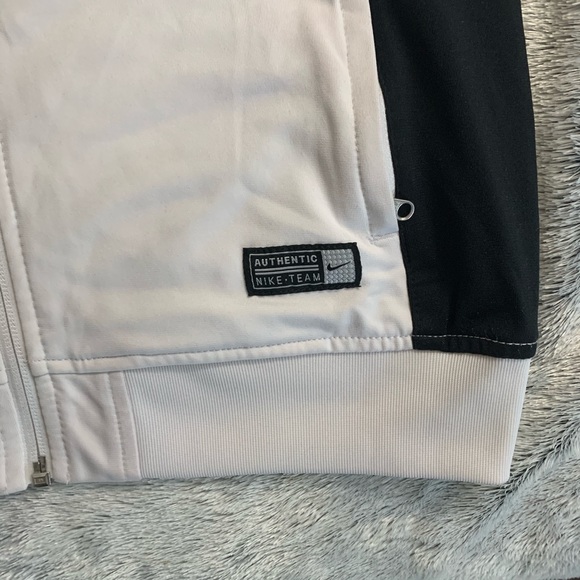 SOLD🛑Nike Women’s Football Jacket ✔️ - Picture 3 of 8